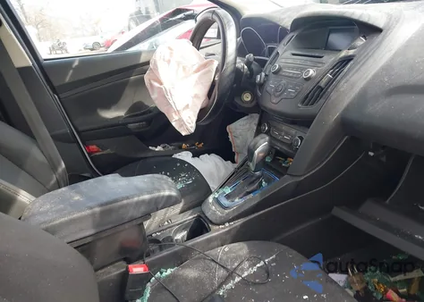 2016 Ford Focus S z USA, uszkodzony, nr VIN 1FADP3E24GL381519